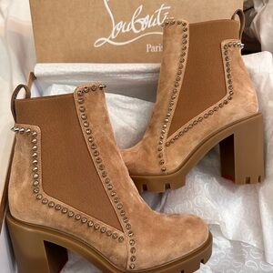 Christian Louboutin Out line Spikes Chelsea booties beige Suede size 8.5